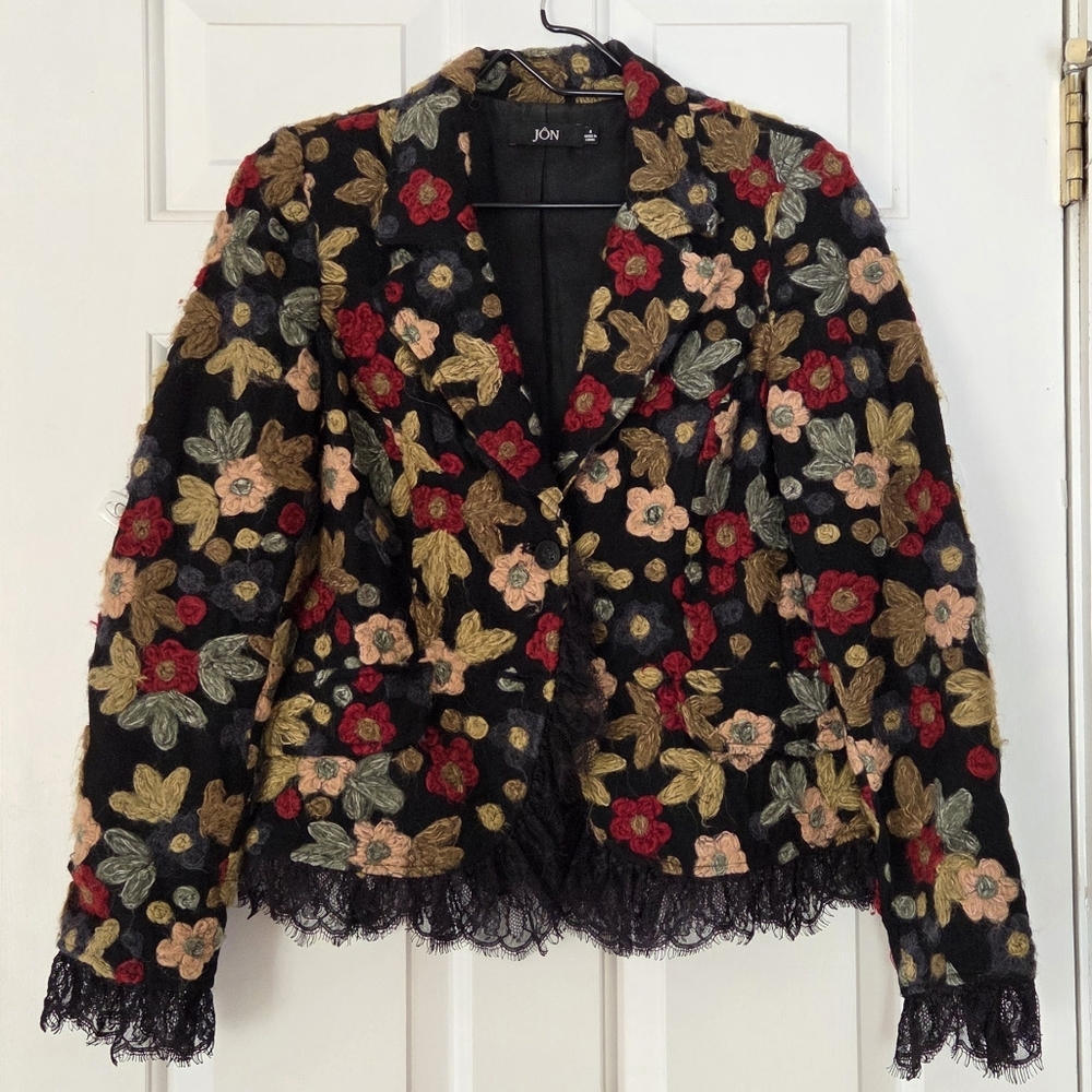 JÔN Floral Embroidered Black Lace-Trim Blazer